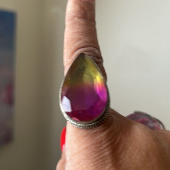 Teardrop Gradient Ring - Picture 1 of 4